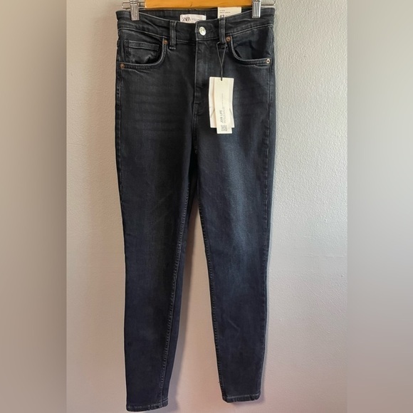 NWT Zara Vintage Skinny High Rise Ankle Jeans in Black. Size 10 - Picture 2 of 11
